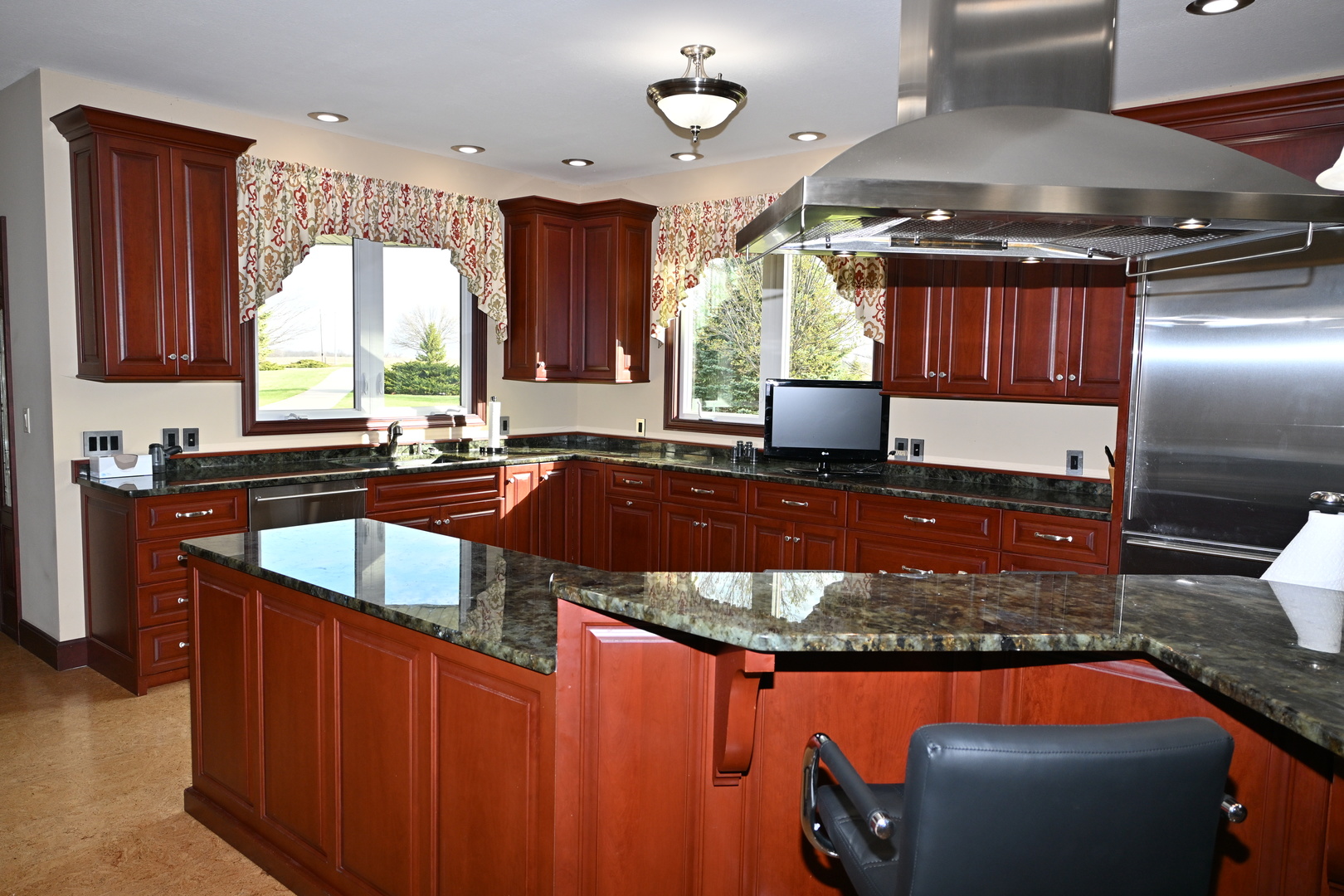 main property photo 30