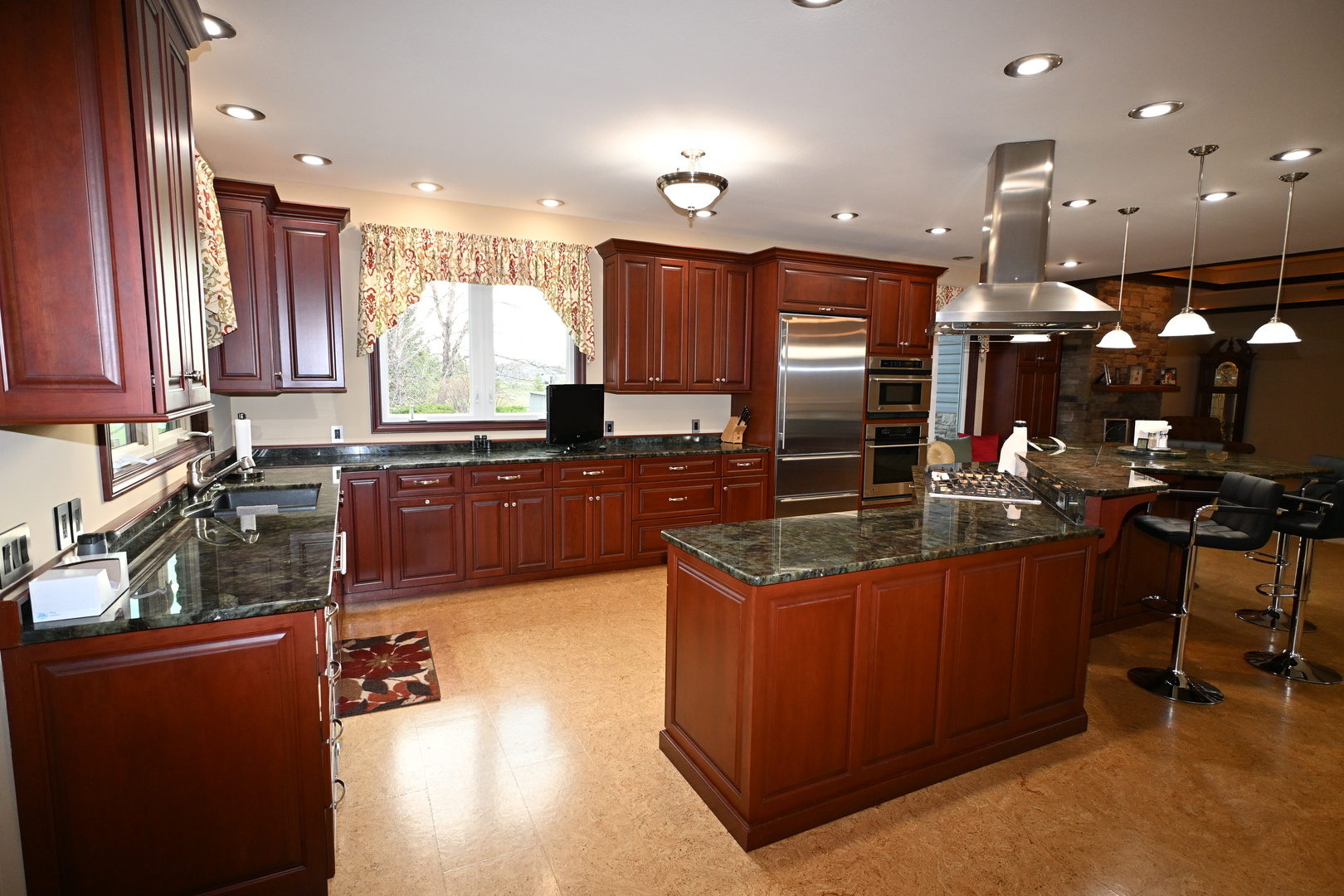 main property photo 31