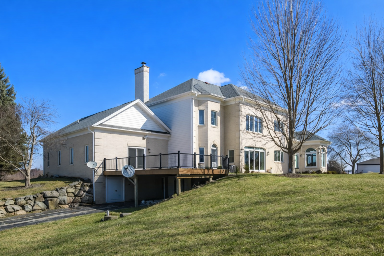 main property photo 40