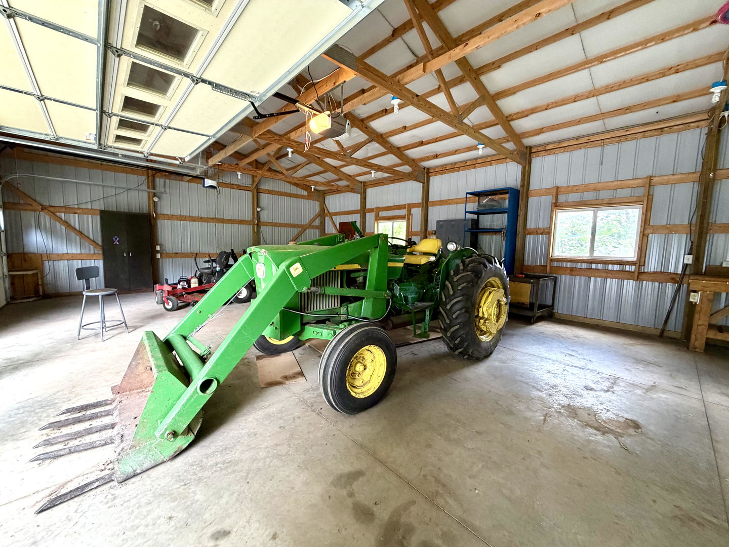 main property photo 40