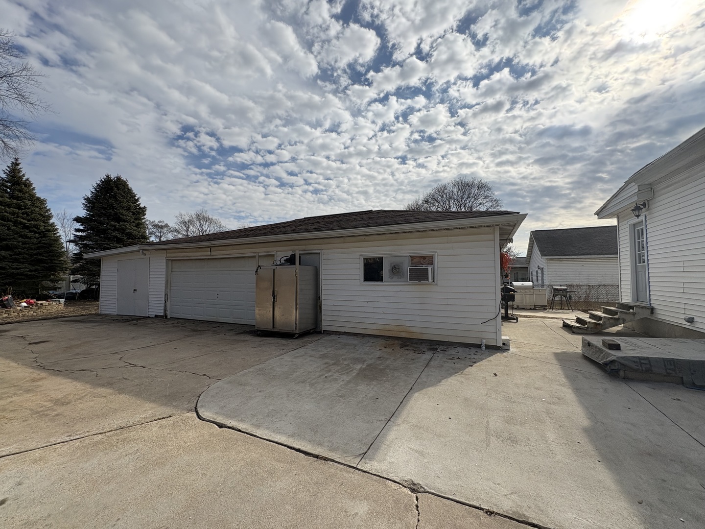 main property photo 29