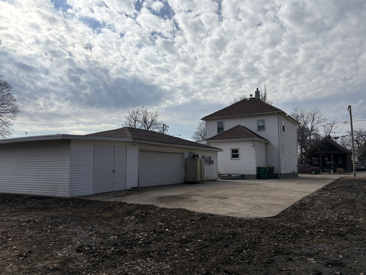 main property photo 30