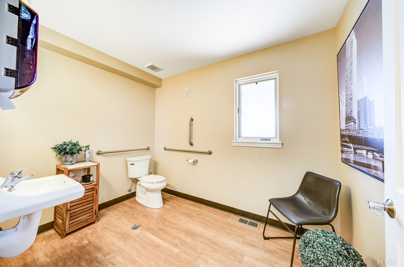main property photo 10