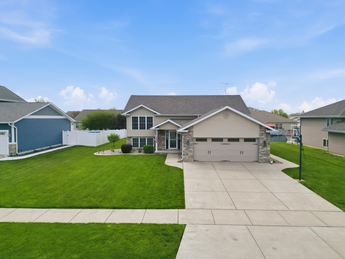 main property photo 30