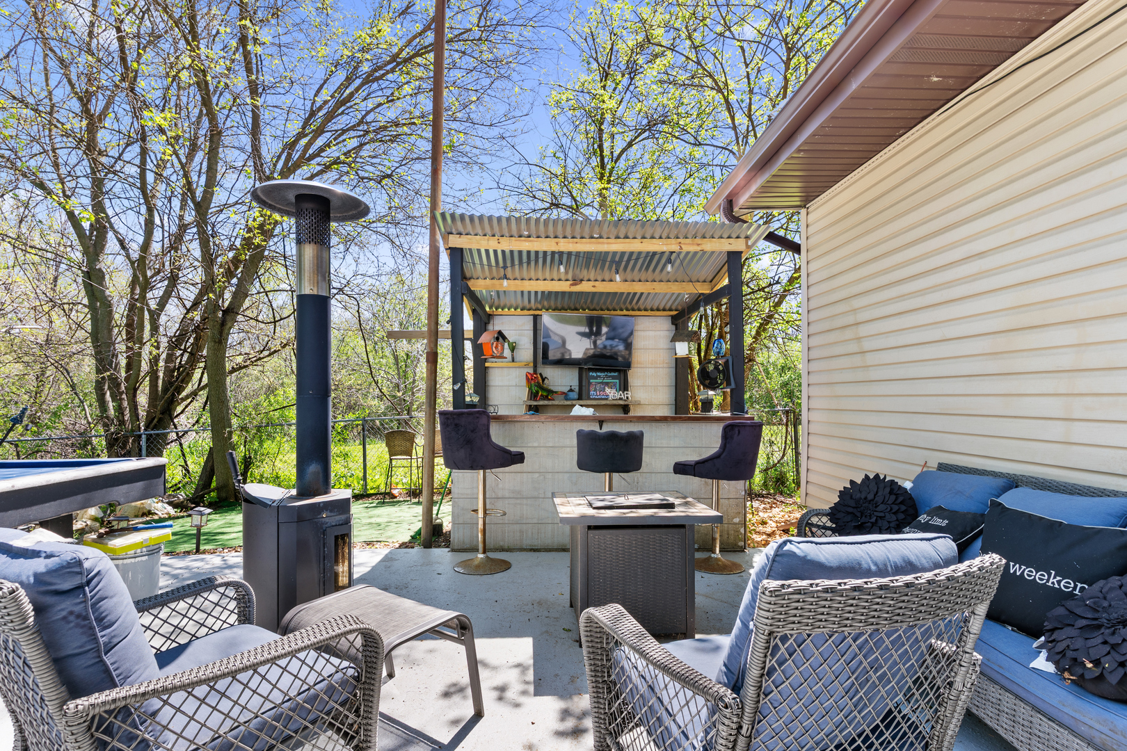 main property photo 25