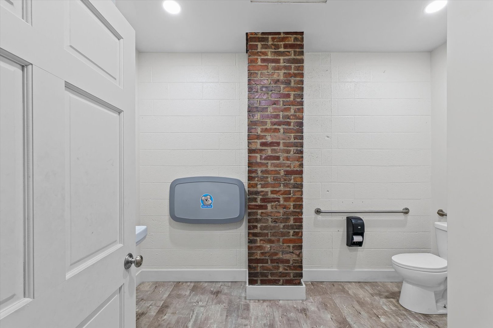 main property photo 30