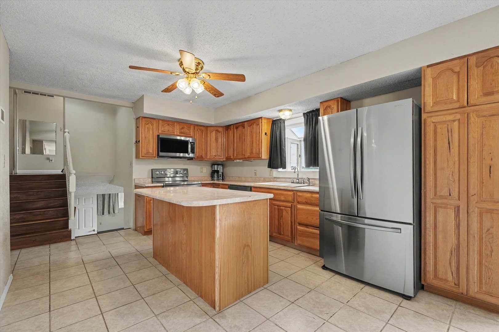 main property photo 9