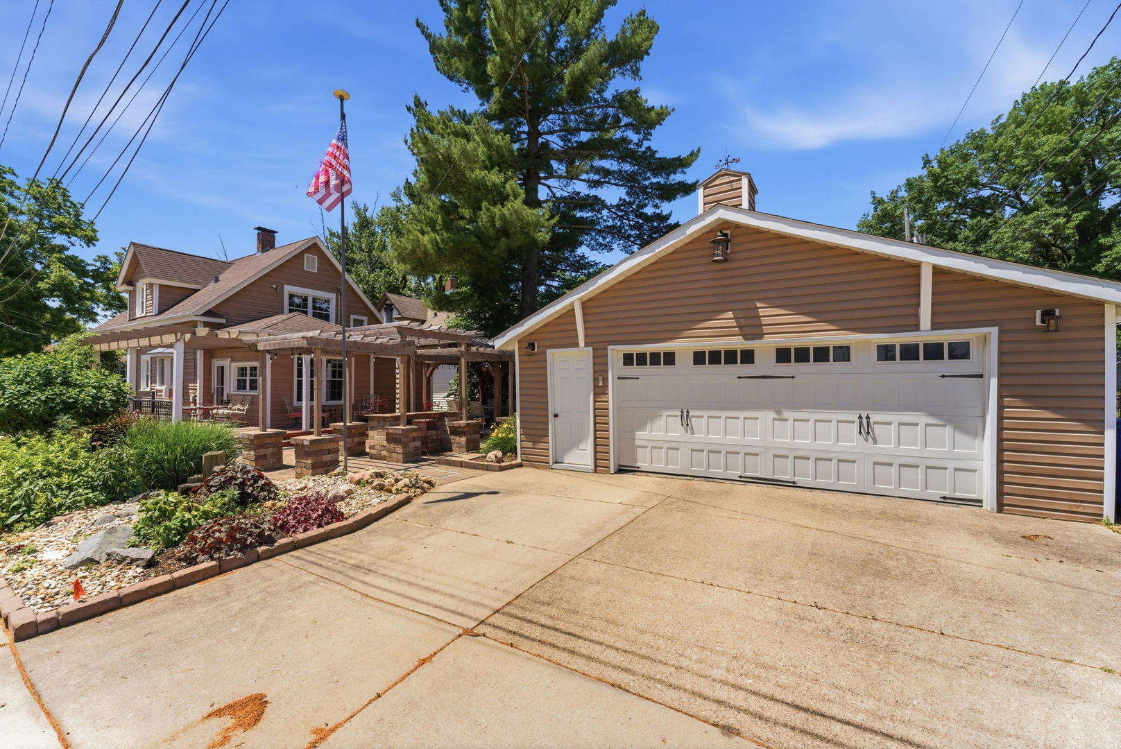 main property photo 8