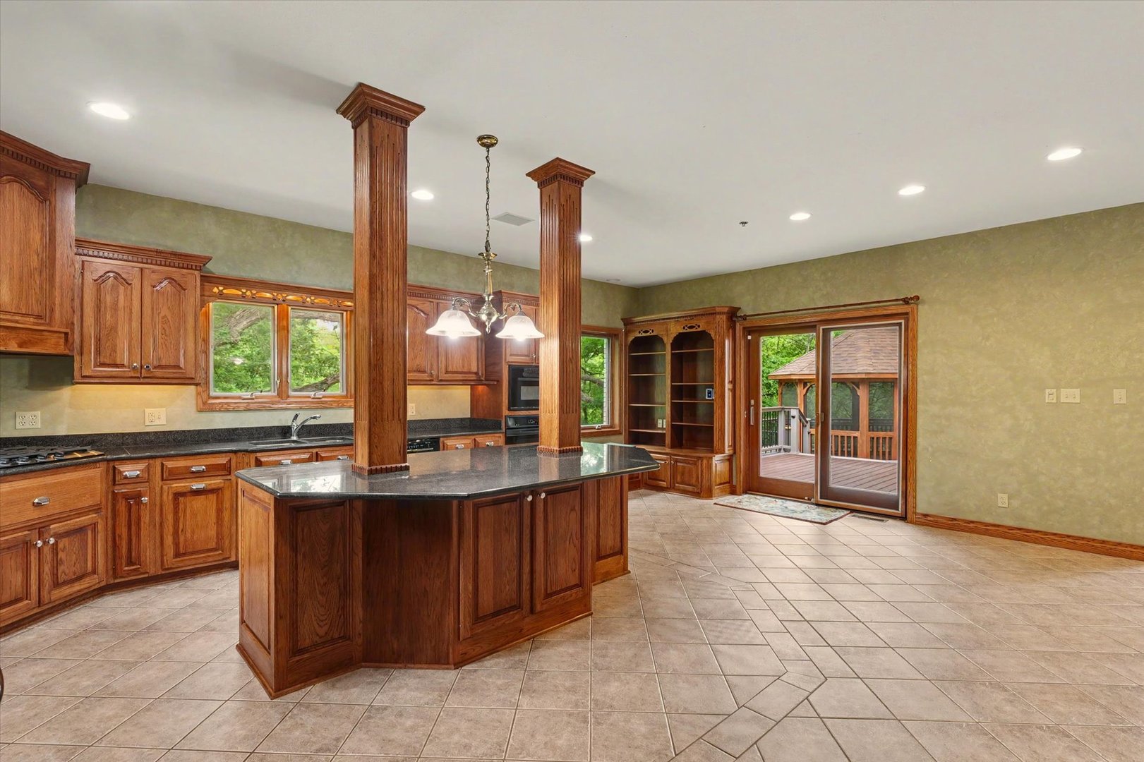 main property photo 11