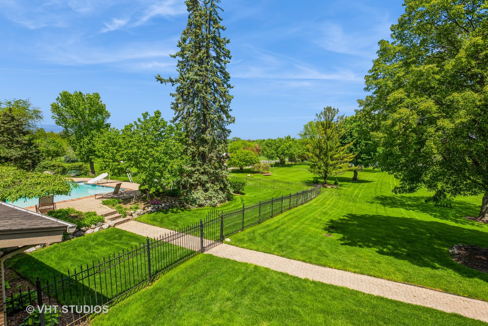 main property photo 11