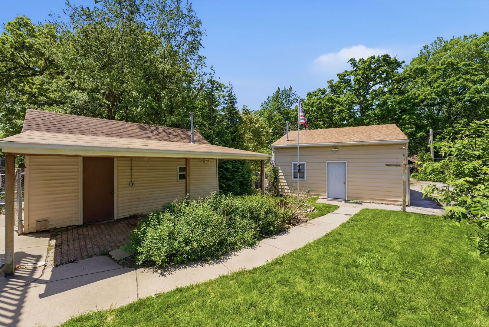 main property photo 33