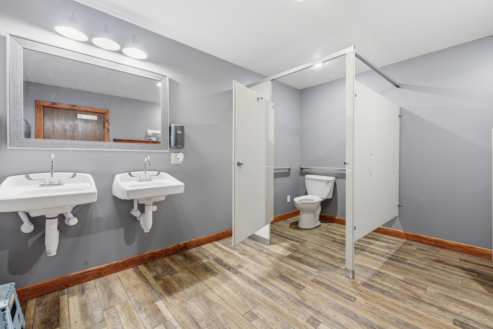 main property photo 41