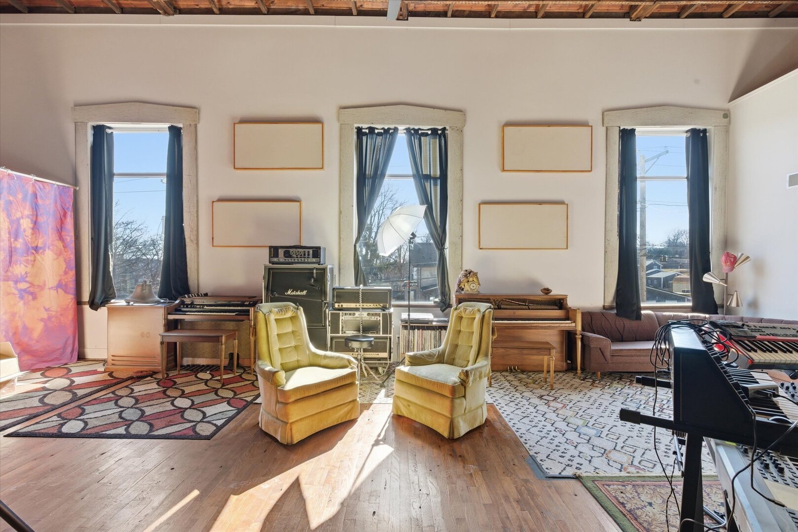 main property photo 32