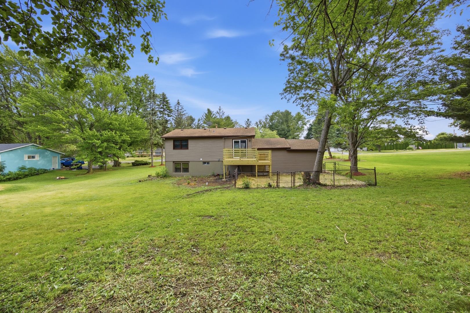 main property photo 18