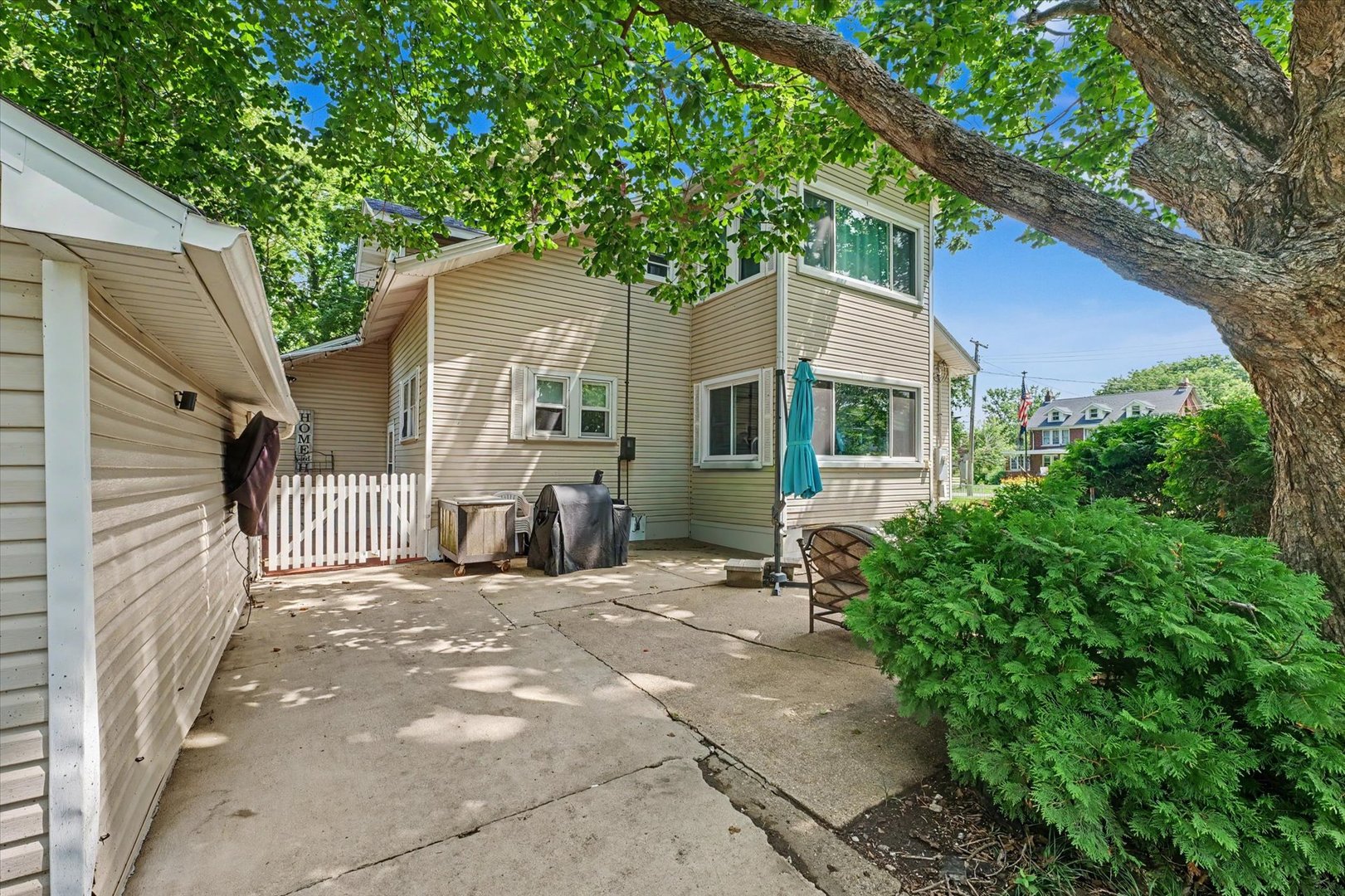main property photo 40