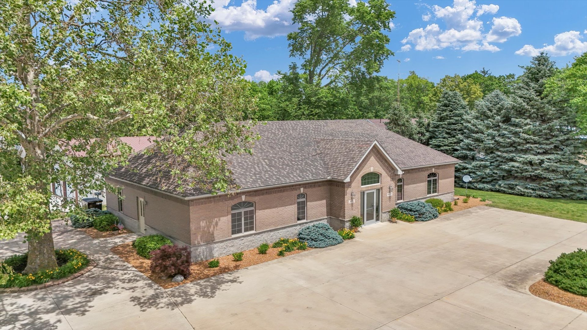 main property photo 41