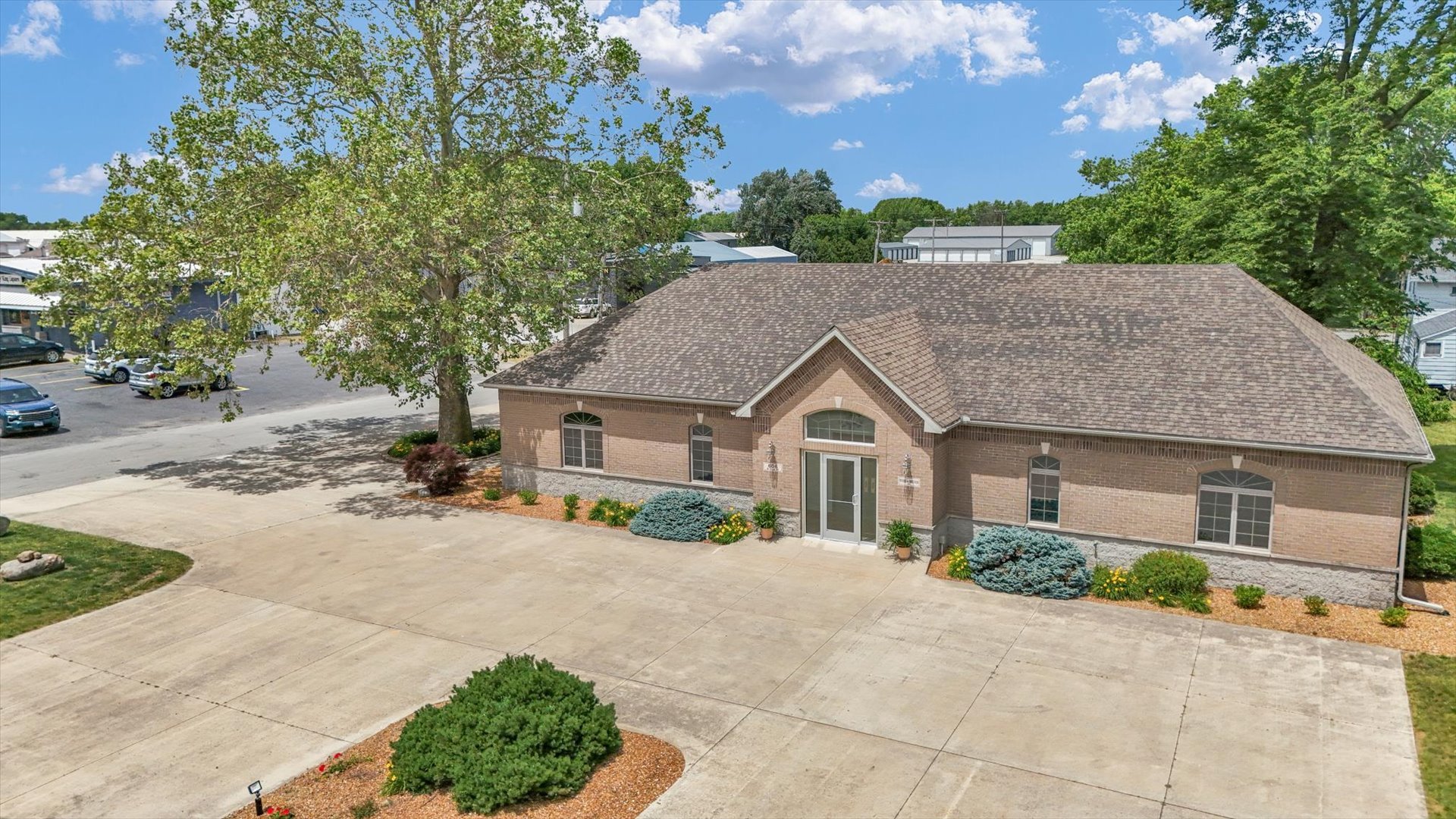main property photo 45