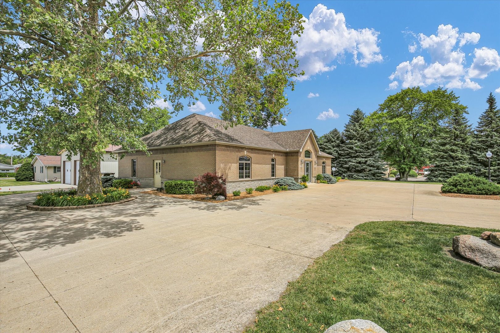 main property photo 65
