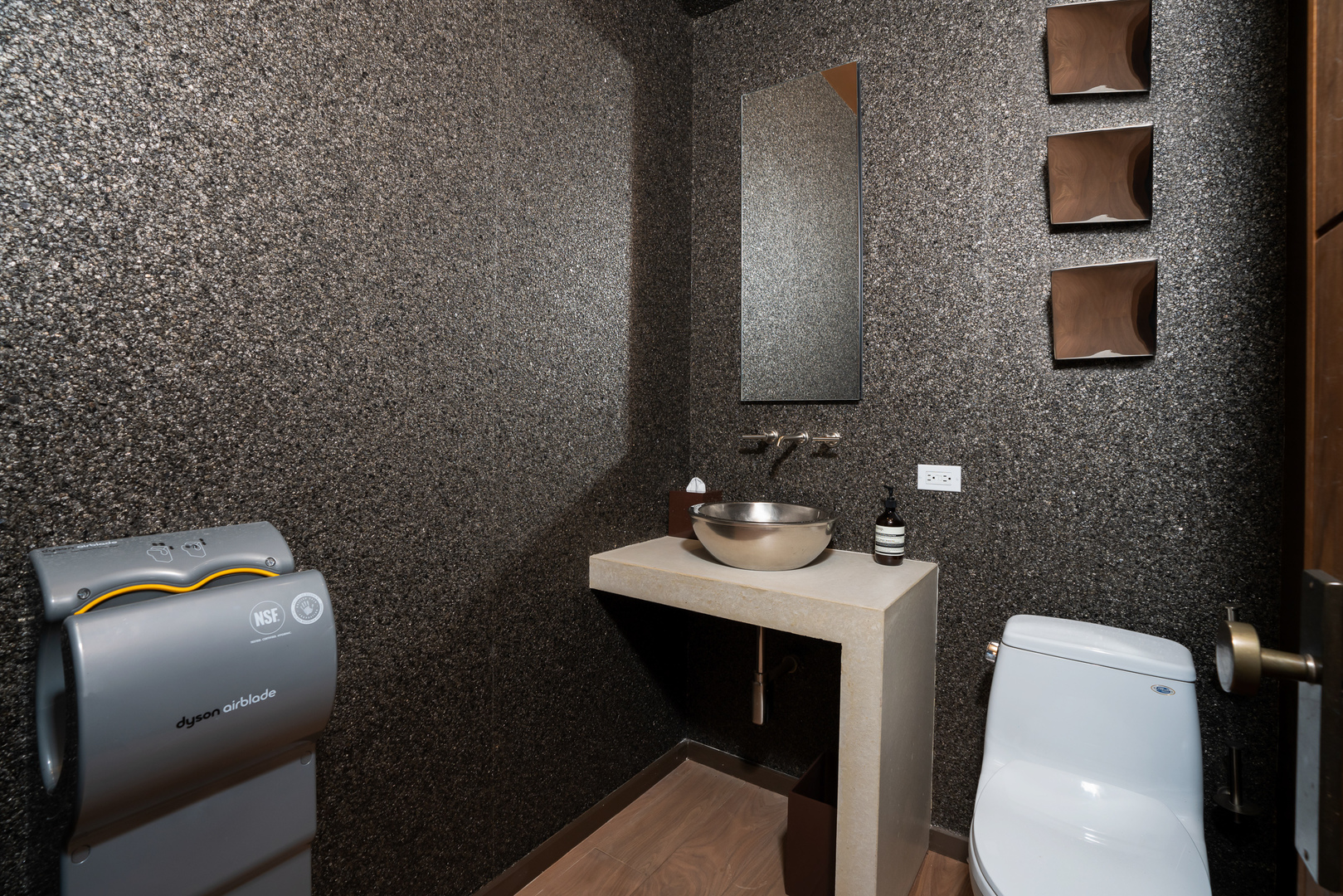main property photo 33
