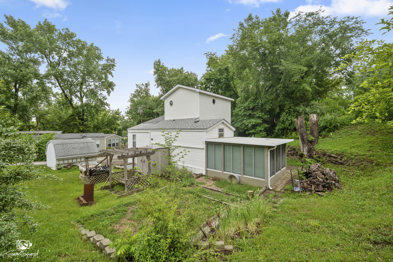 main property photo 28