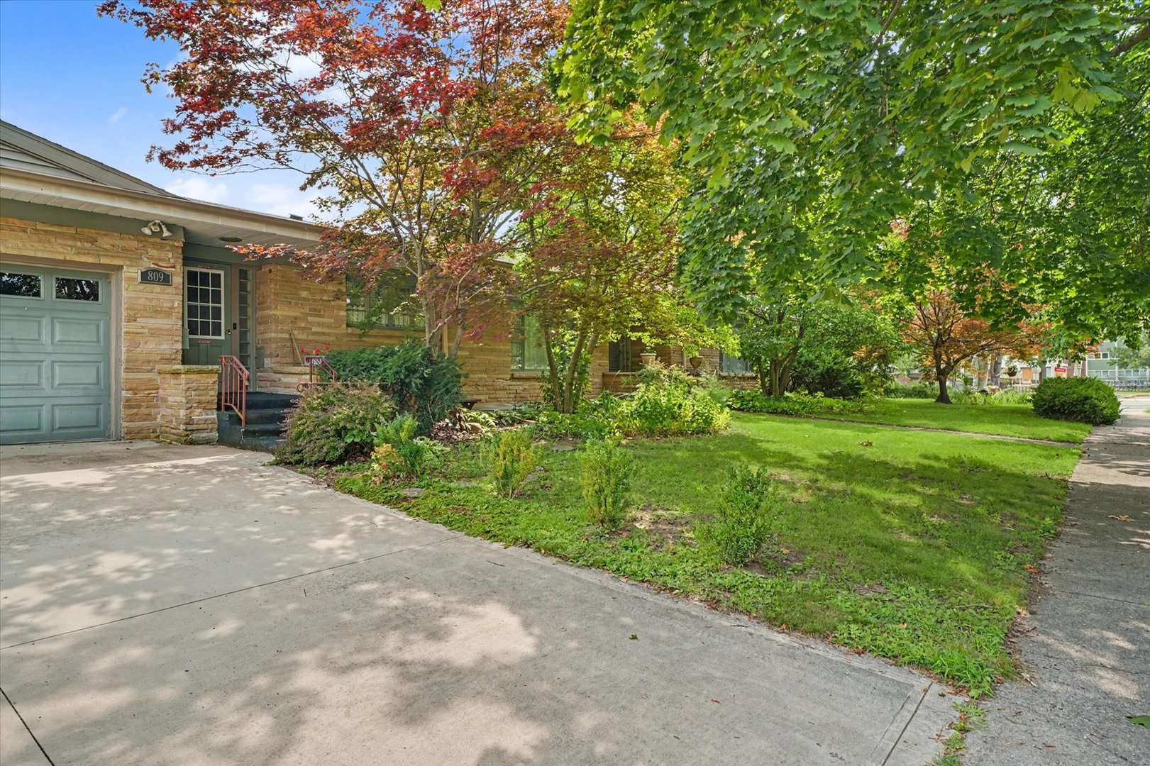 main property photo 30