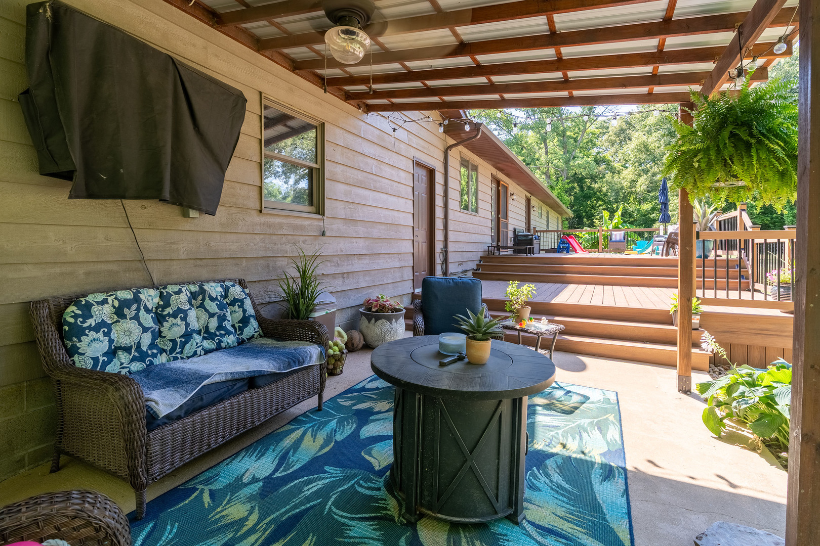 main property photo 28