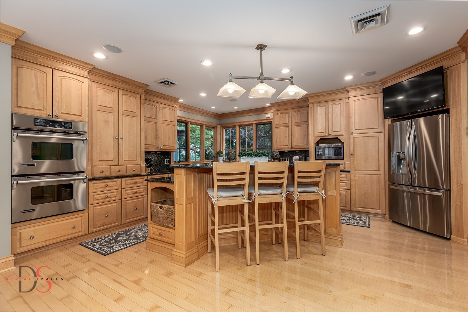 main property photo 11