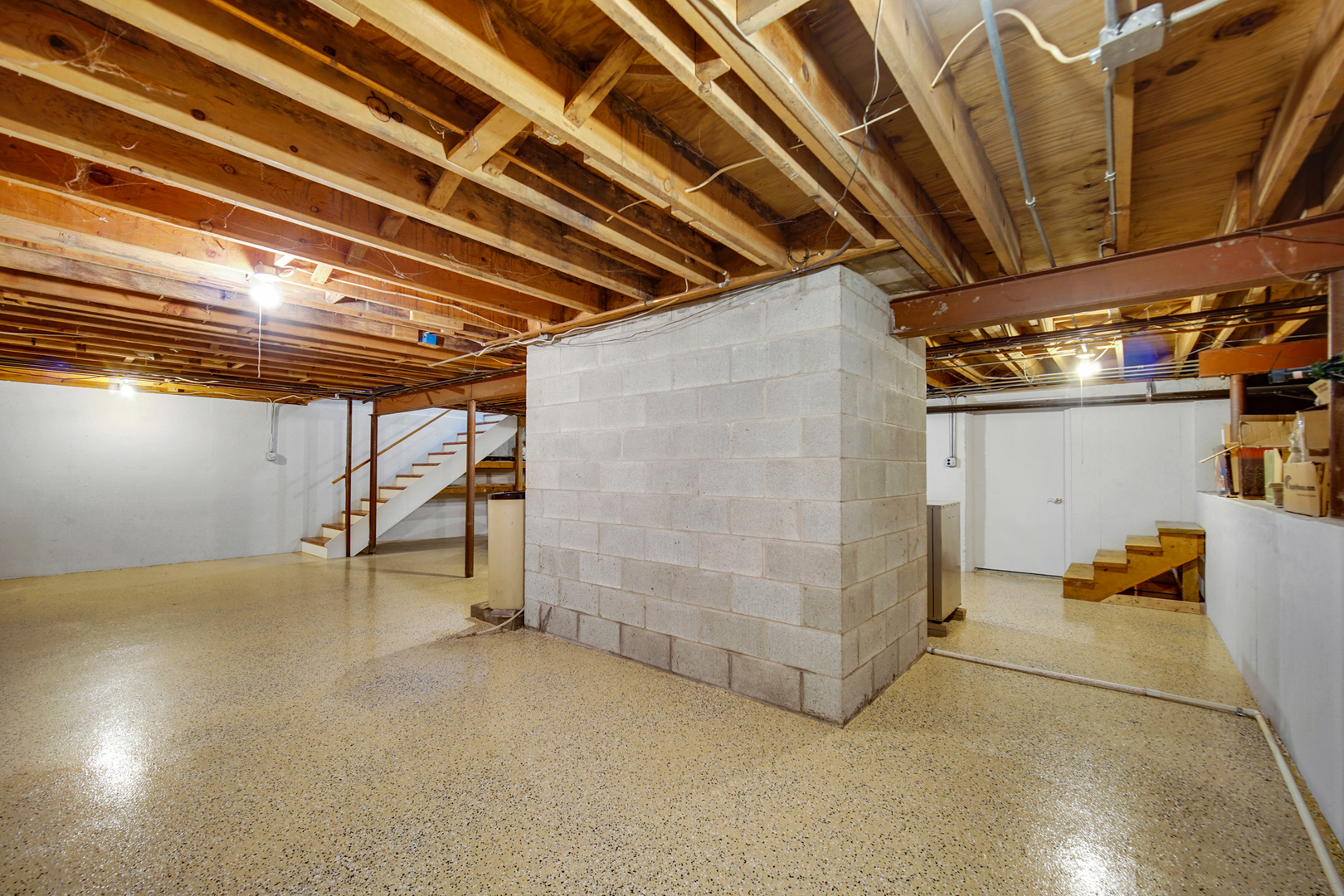 main property photo 25