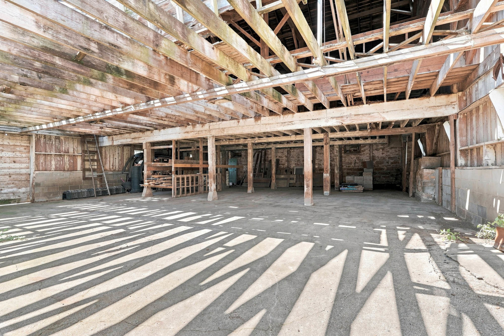 main property photo 38
