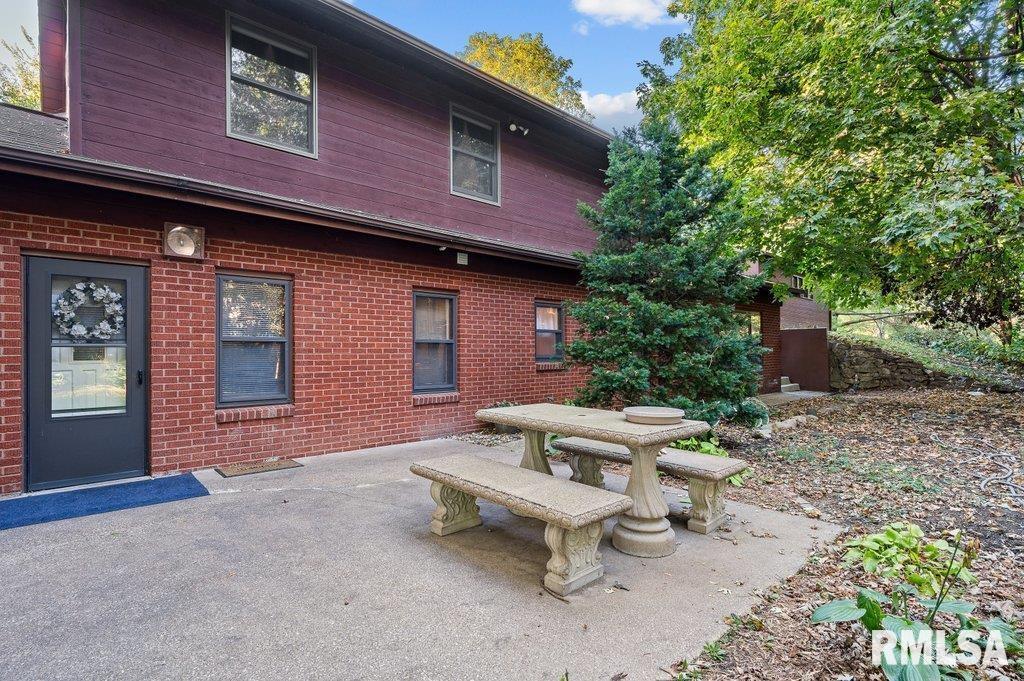 main property photo 30
