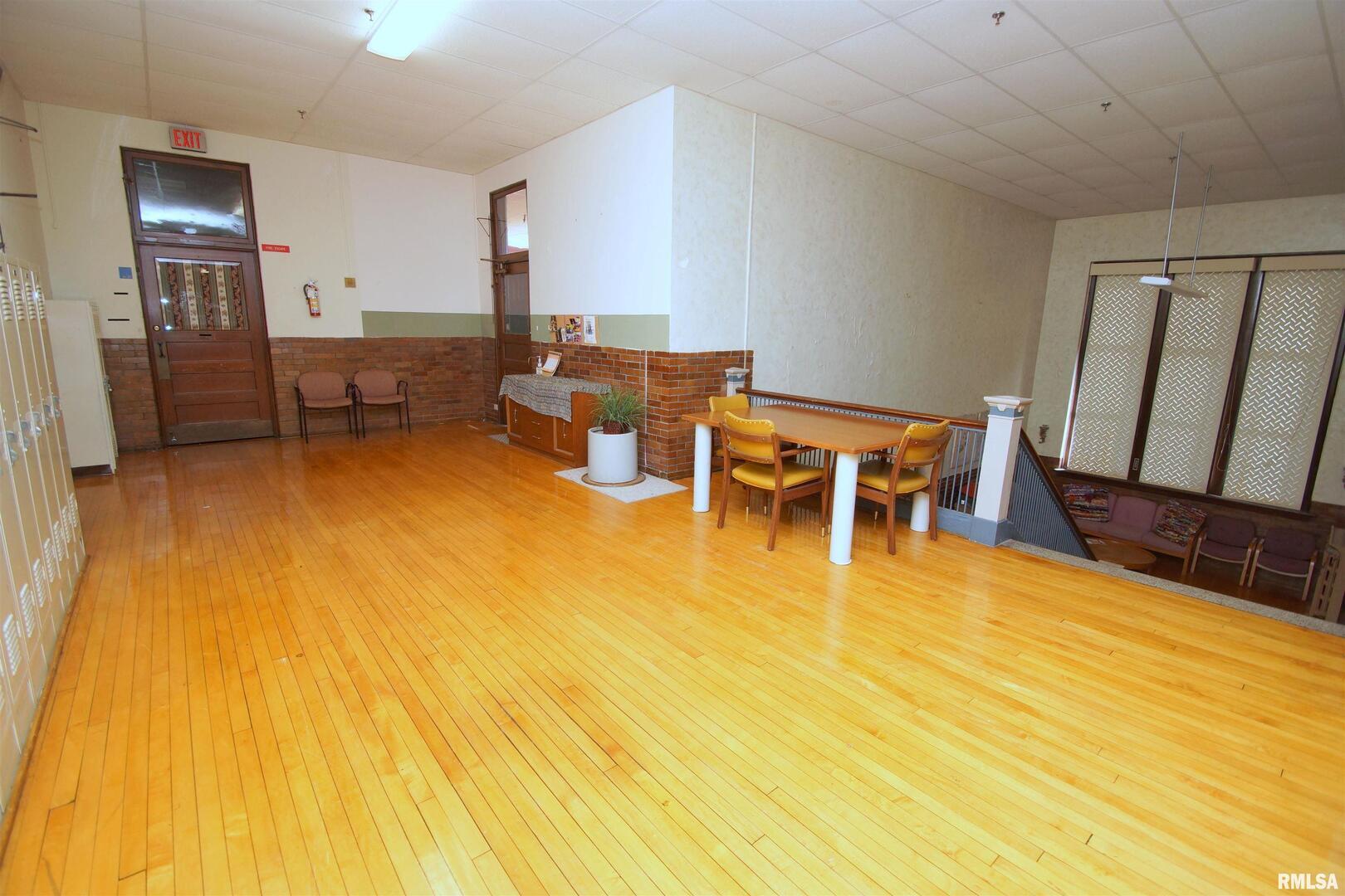 main property photo 12