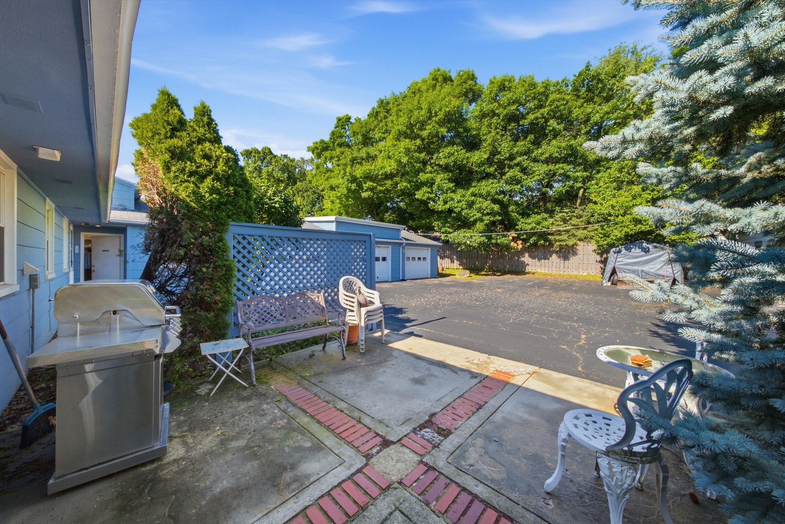 main property photo 30