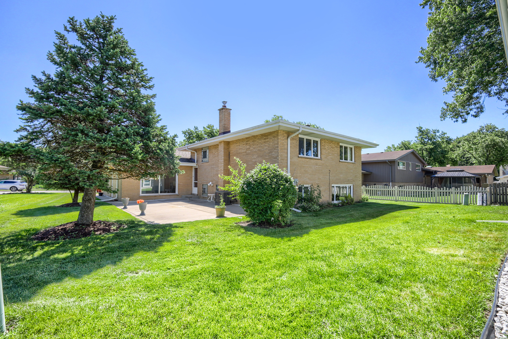 main property photo 16