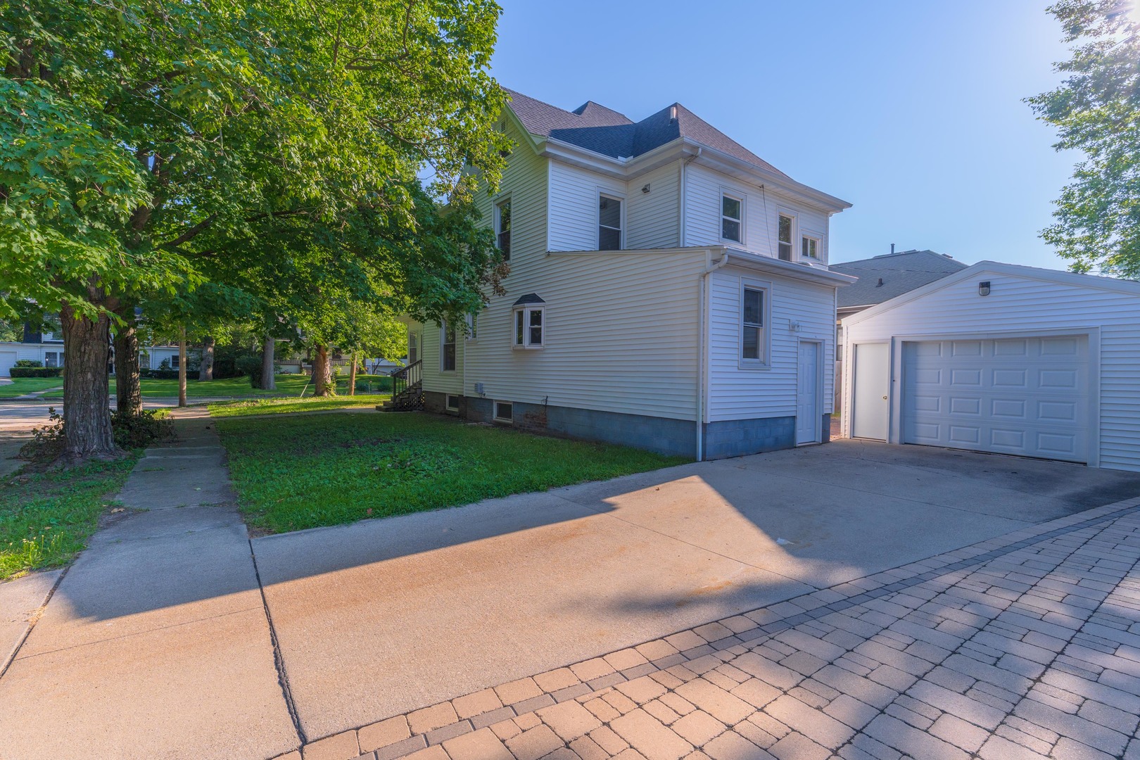 main property photo 32