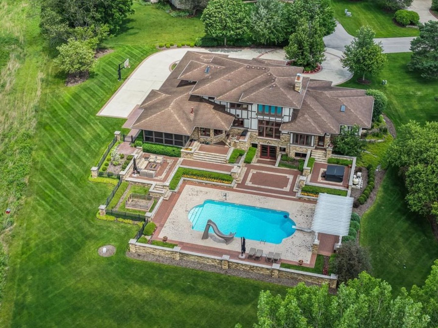 main property photo 3