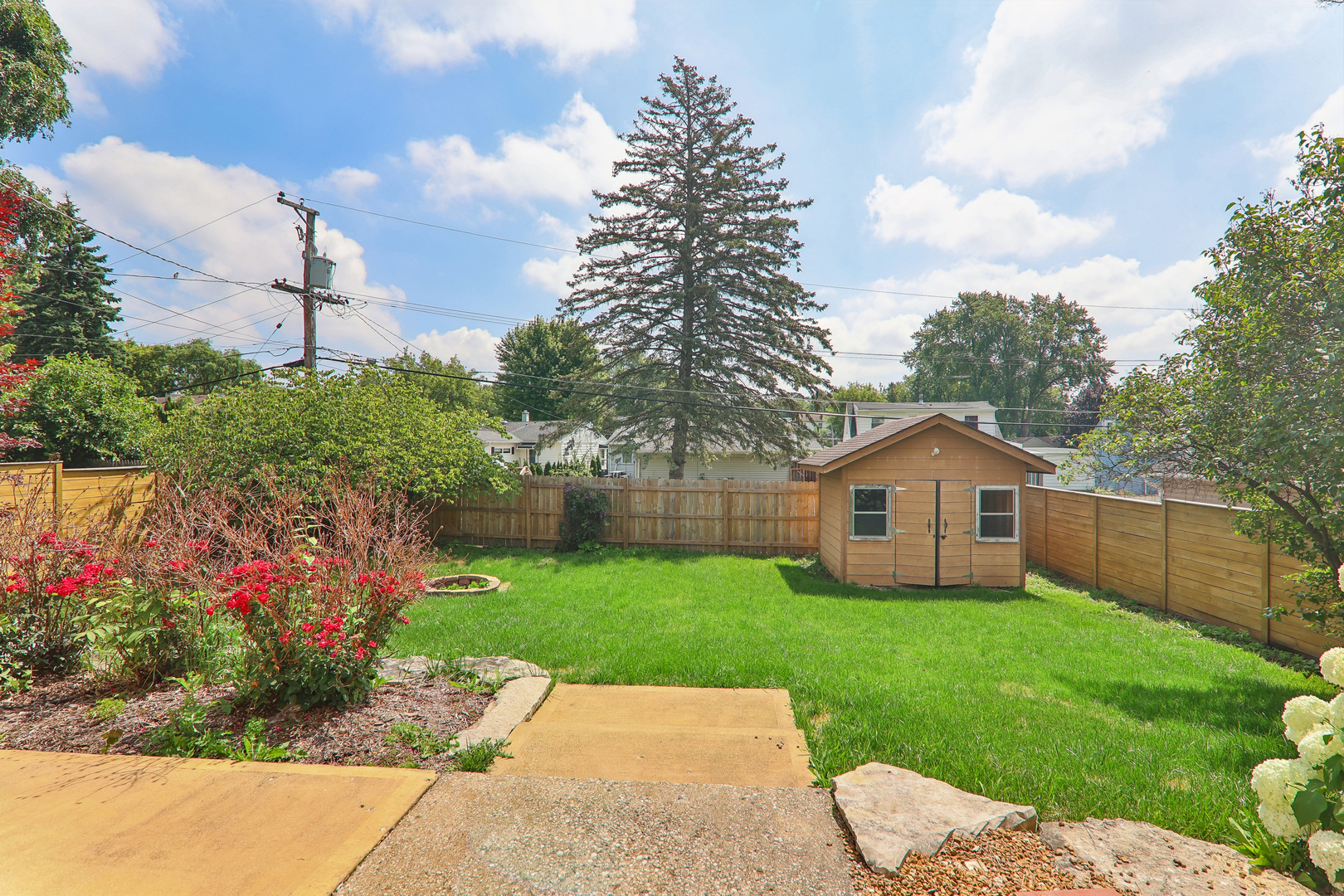 main property photo 28