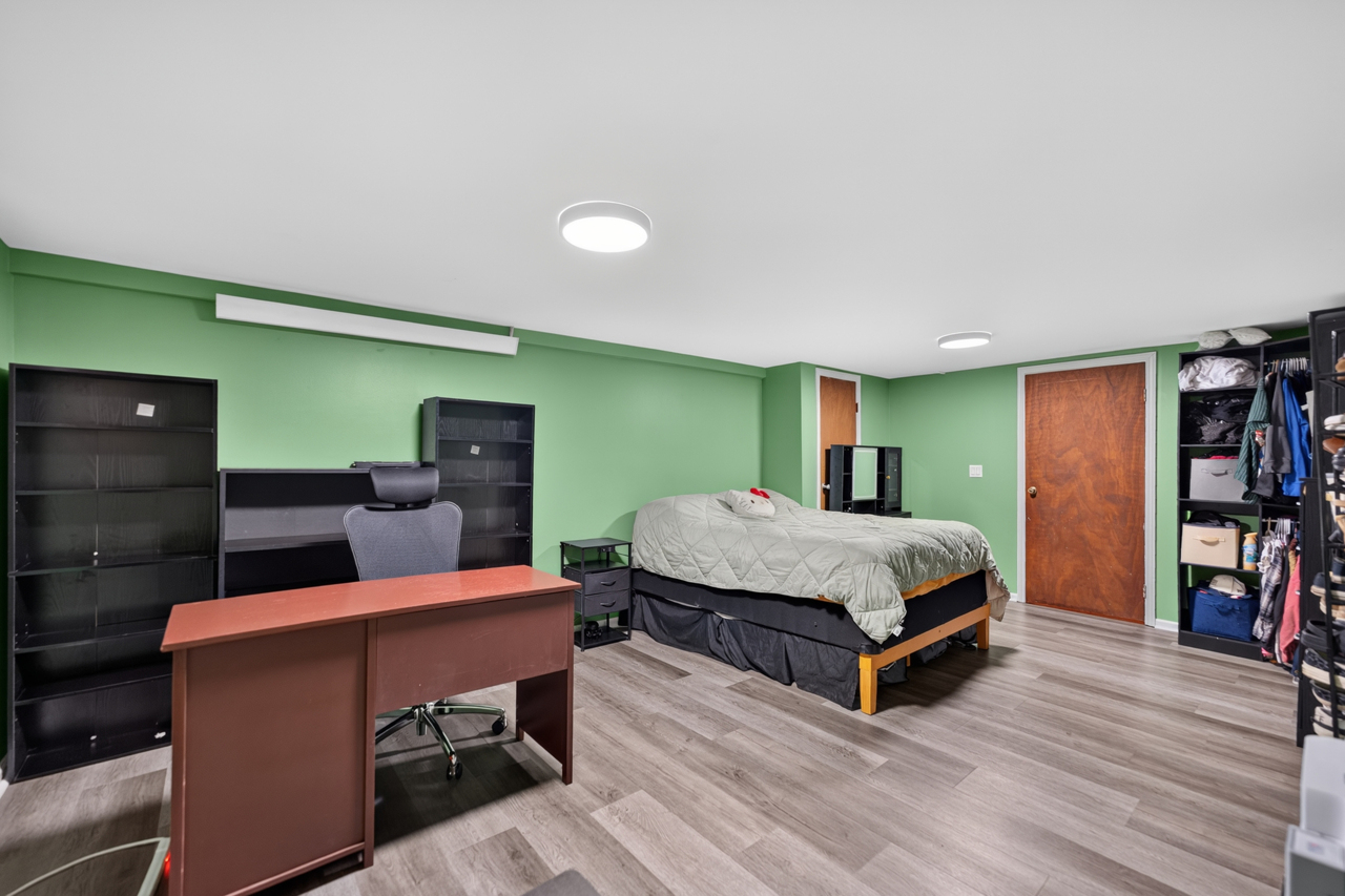 main property photo 28