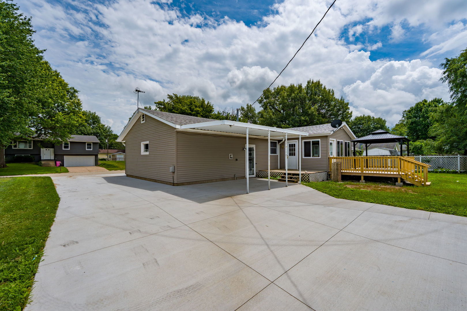 main property photo 37
