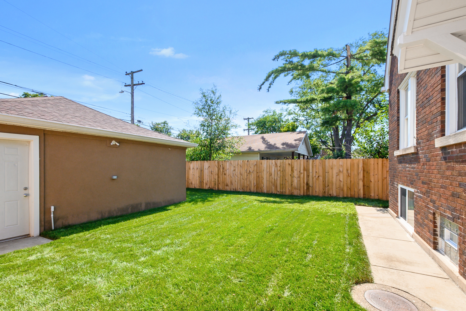 main property photo 28