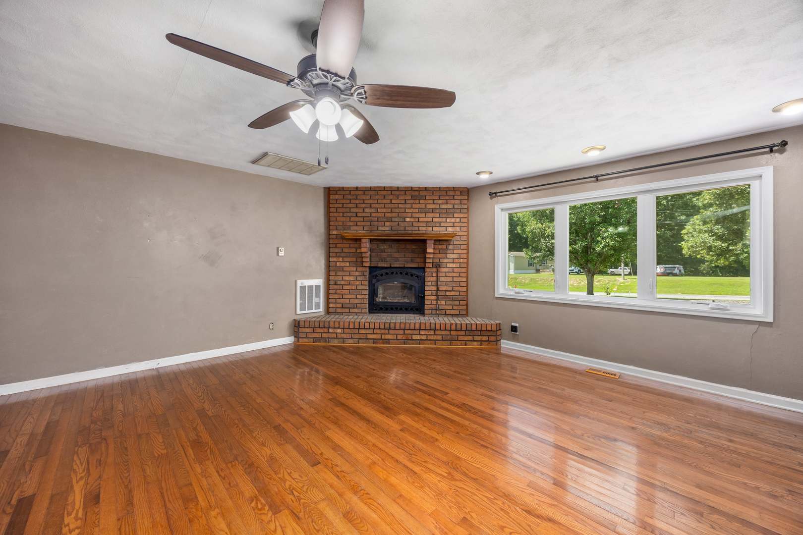 property viewer photo 5