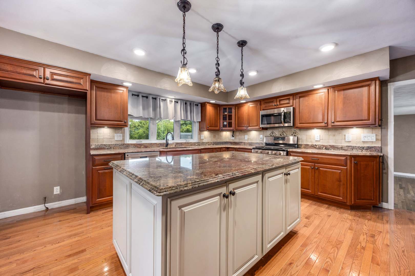 property viewer photo 8