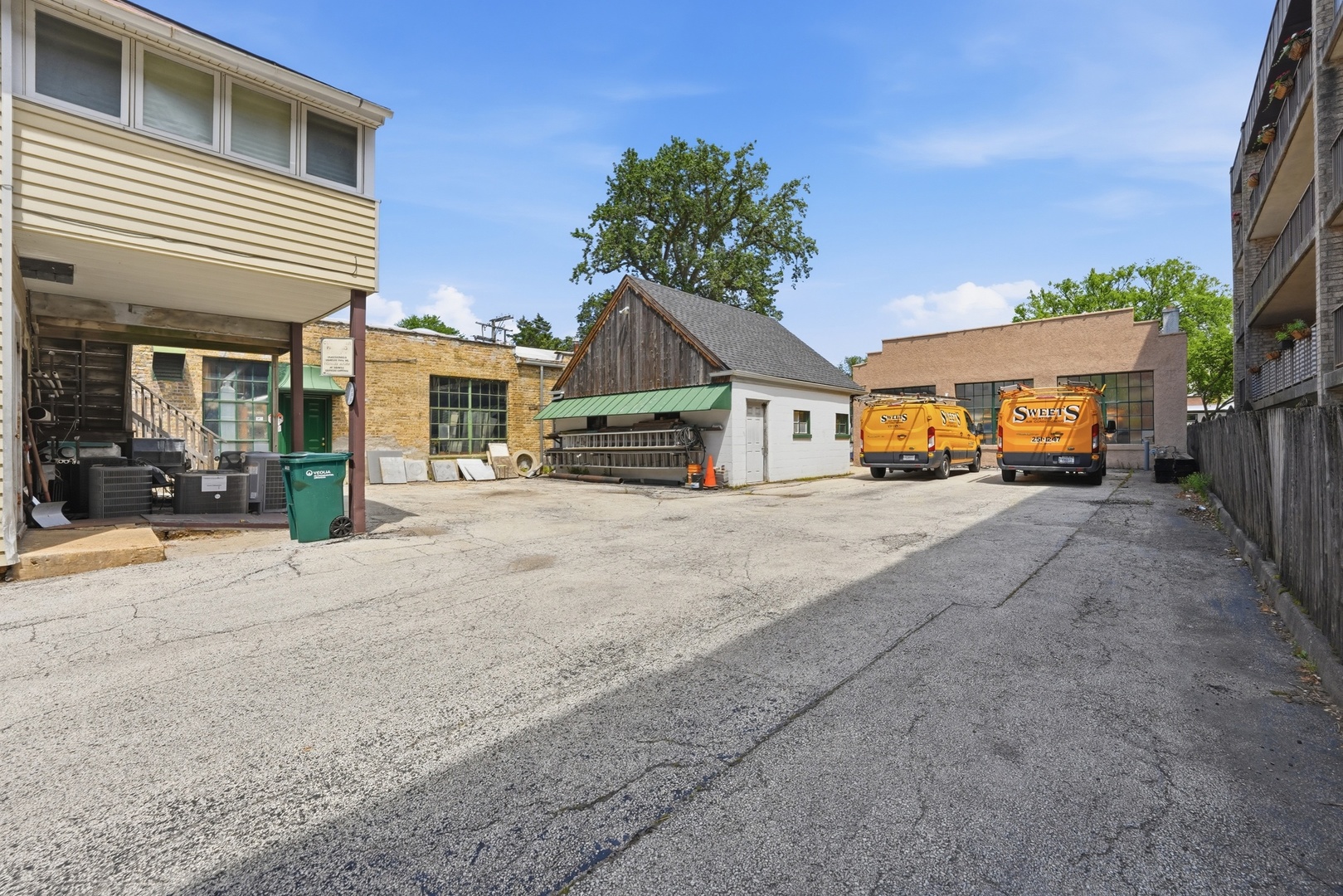 main property photo 10