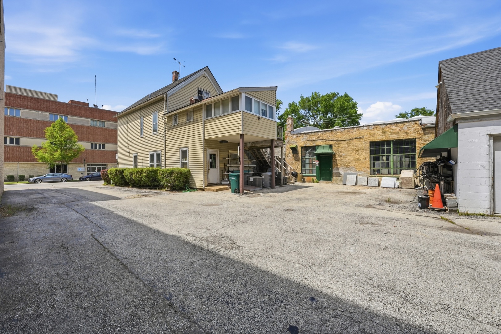 main property photo 11