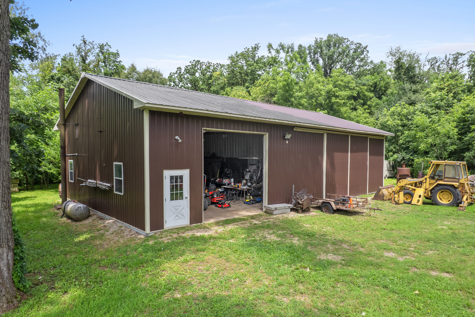 main property photo 28