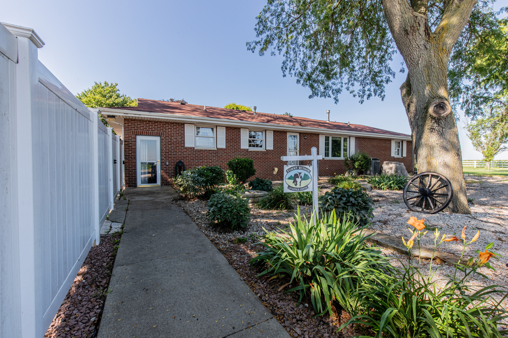 main property photo 23