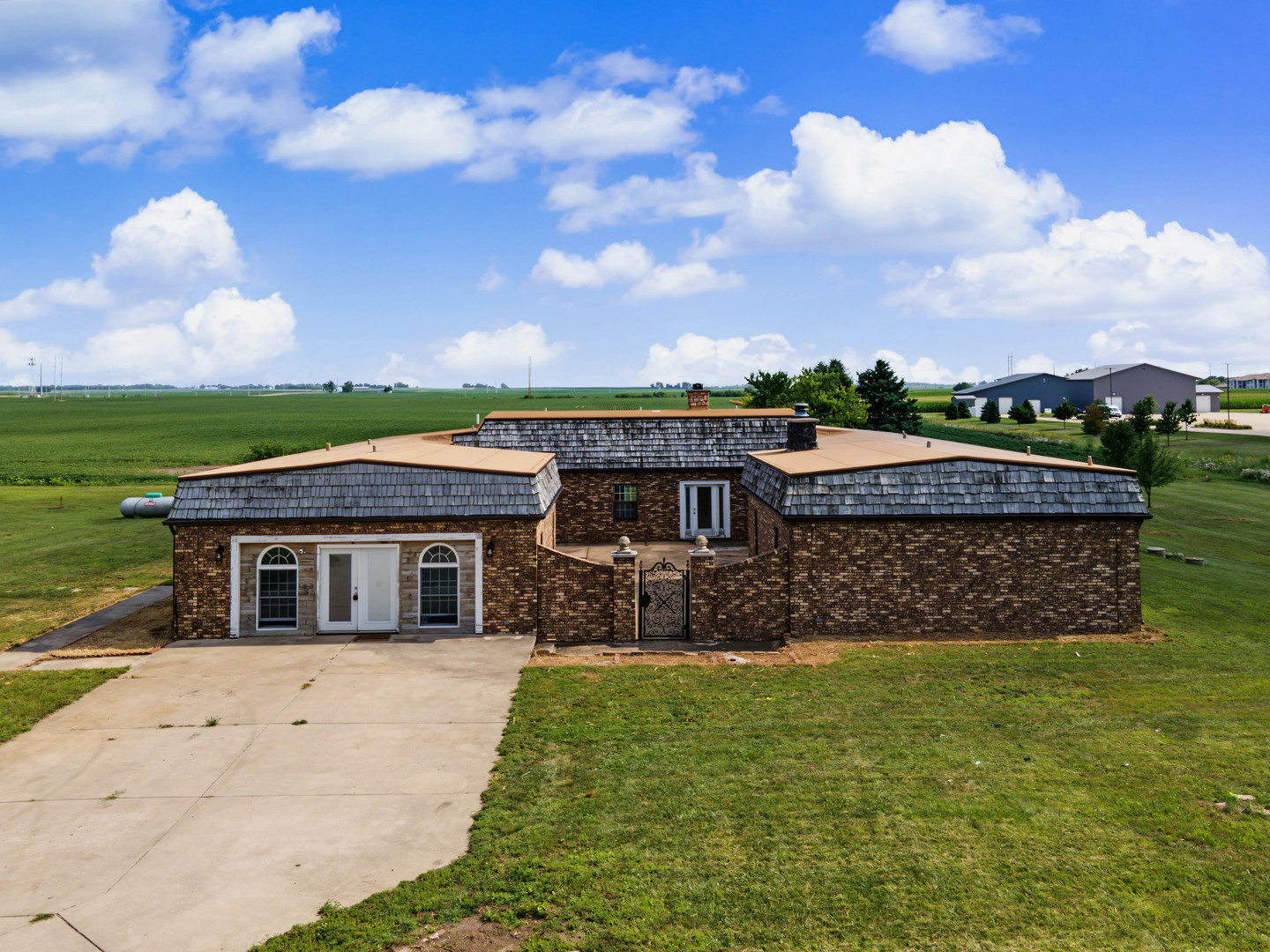 main property photo 30