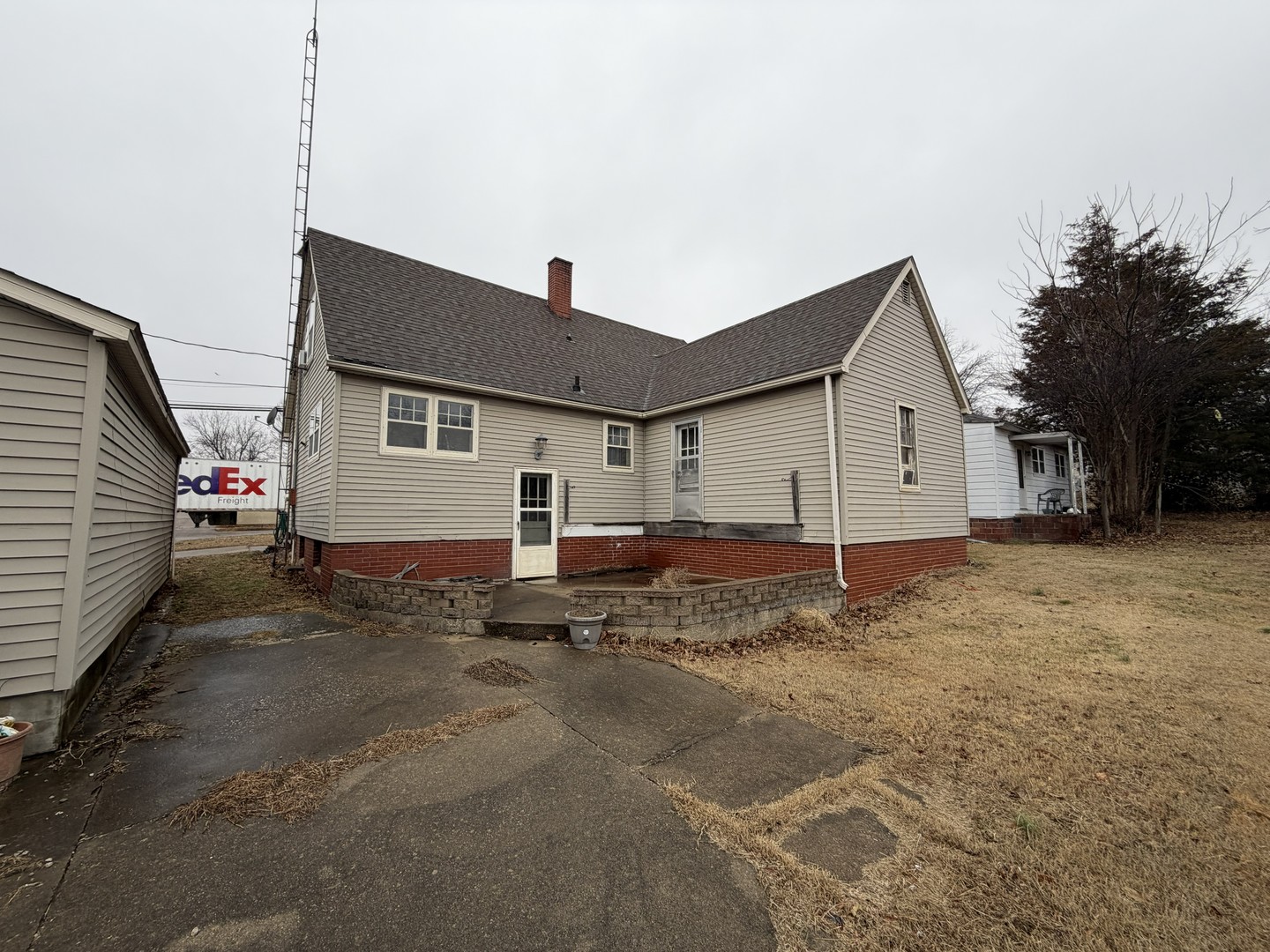 main property photo 18