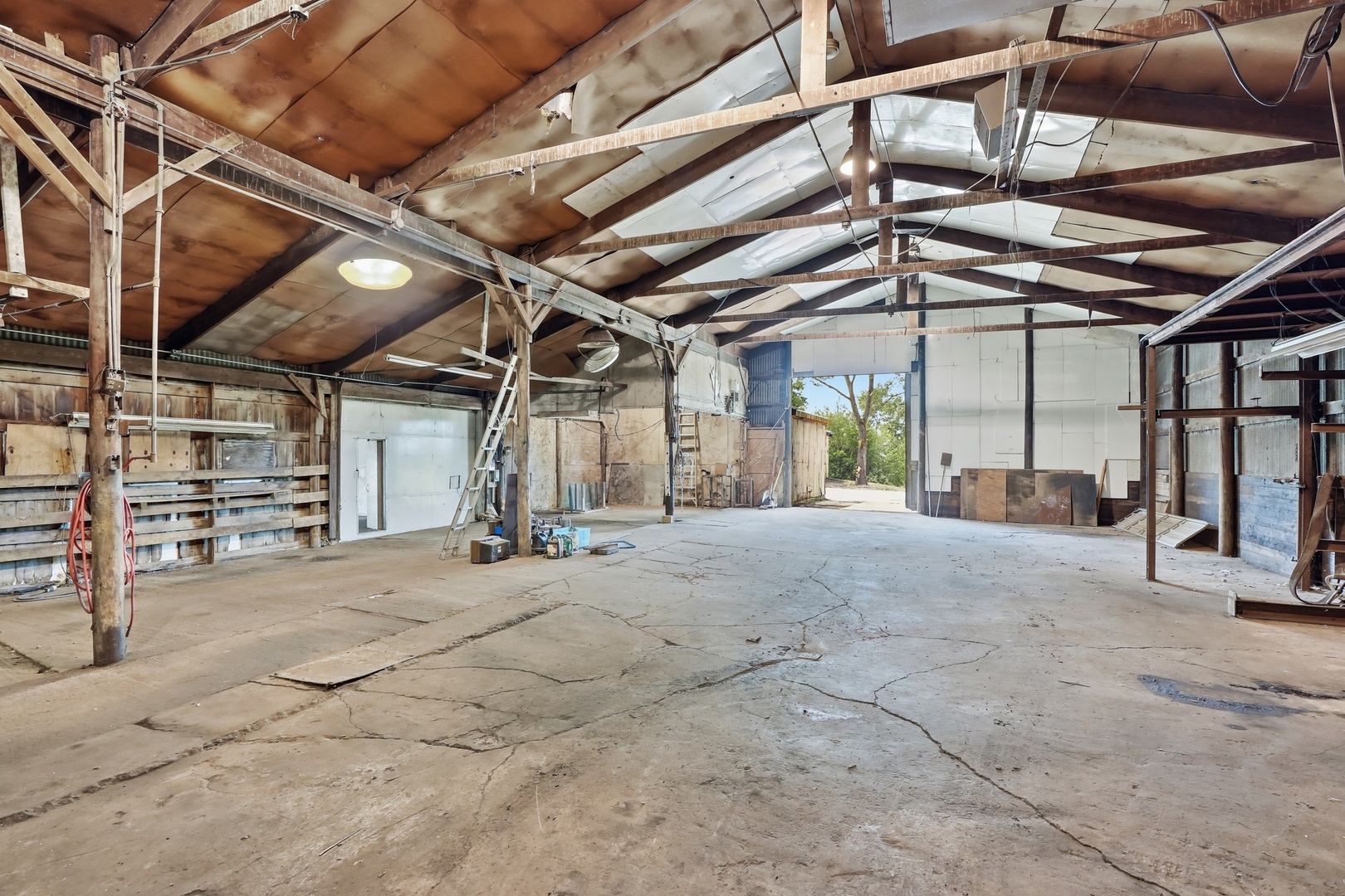 main property photo 30