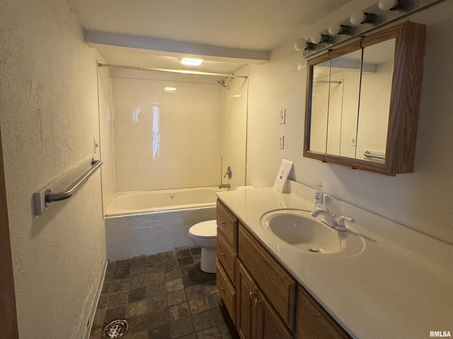 main property photo 10