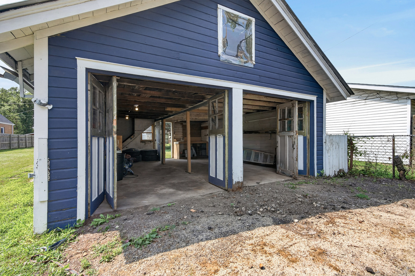 main property photo 40